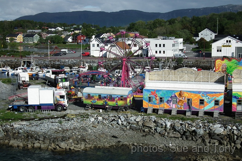 day10 0078.jpg - a fair in Bronnoysund